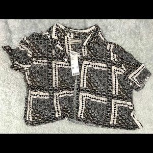 Brand new with tags urban outfitters crop button down size L
